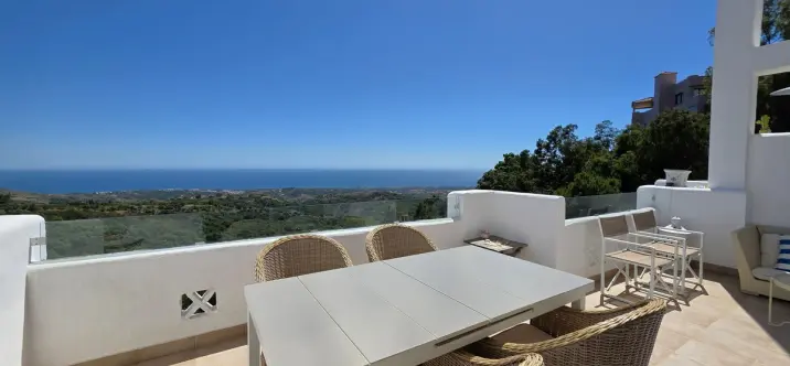 Sale of middle floor apartment in La Mairena 0