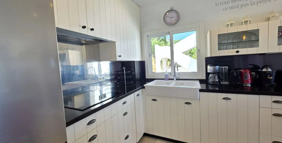 Sale of middle floor apartment in La Mairena 4