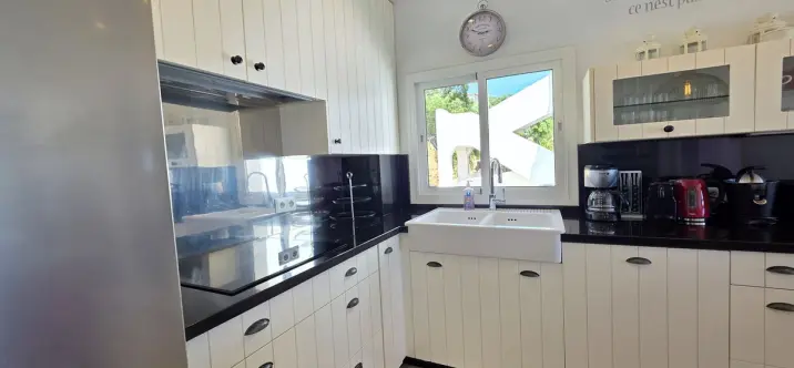 Sale of middle floor apartment in La Mairena 3