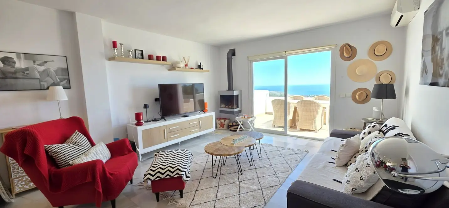 Sale of penthouse in La Mairena 1