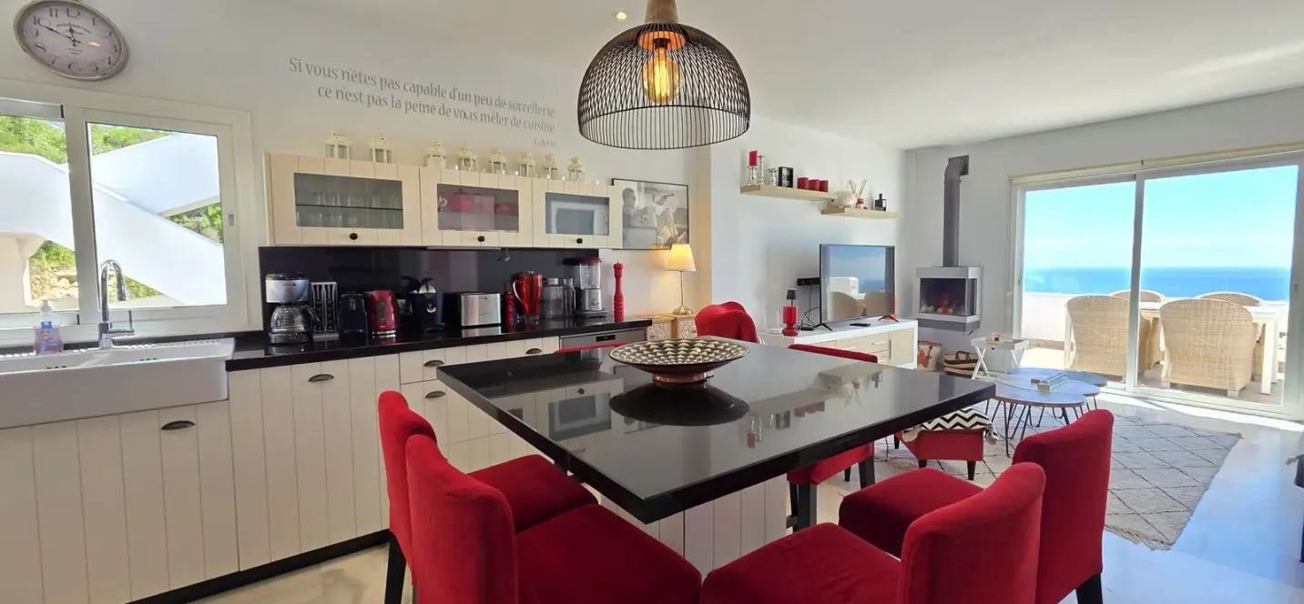 Sale of penthouse in La Mairena 2