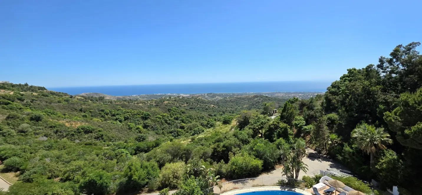 Sale of penthouse in La Mairena 4