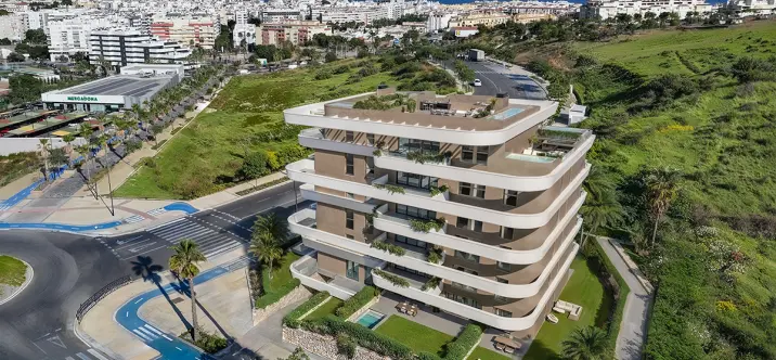Venta de apartamento en planta media en Estepona 1