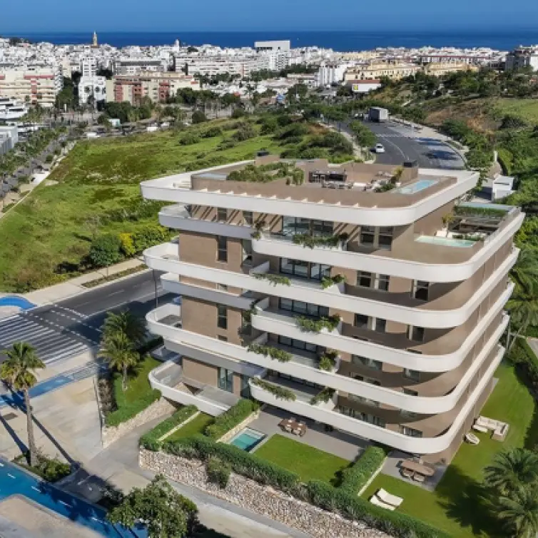 Продажа апартаментов на среднем этаже в Estepona