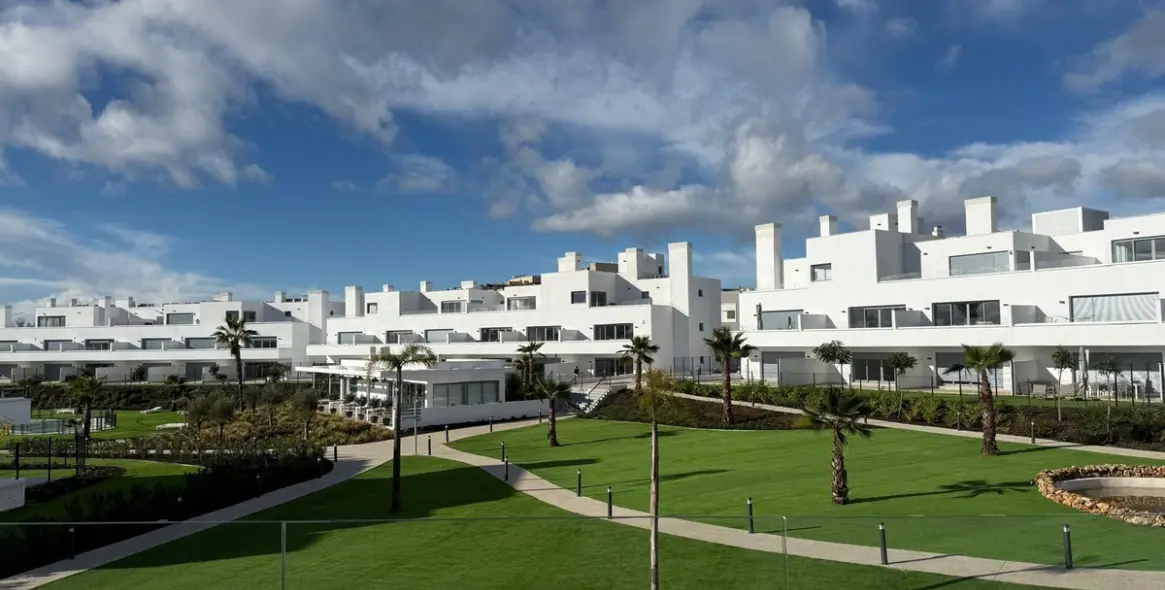 Sale of middle floor apartment in Cancelada 5