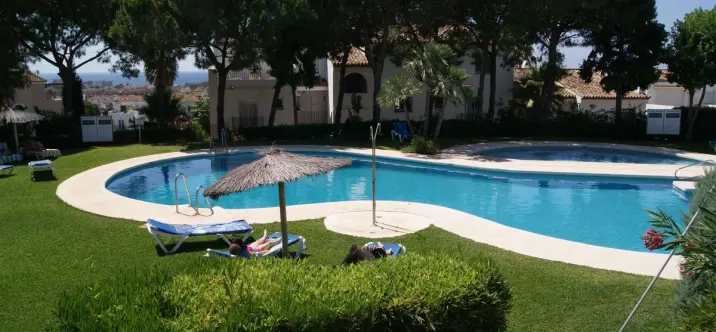 Sale of townhouse in El Paraiso 0
