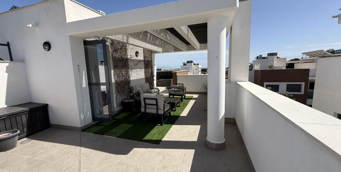 Sale of townhouse in Churriana 1