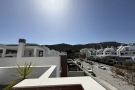 Image 4 thumb