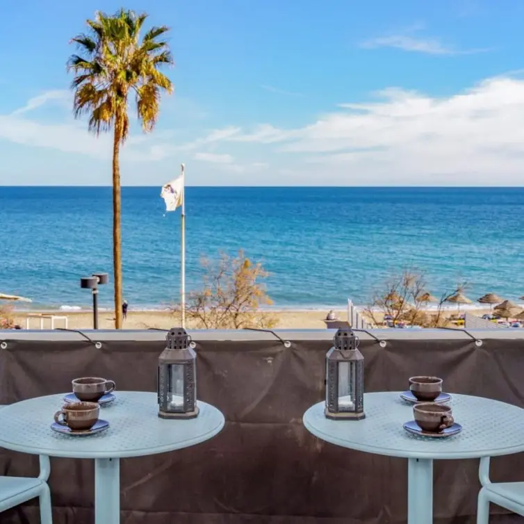 Sale of middle floor apartment in Fuengirola