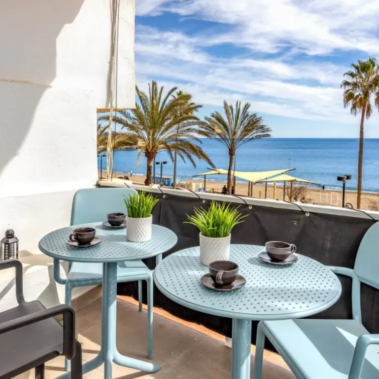 Sale of middle floor apartment in Fuengirola