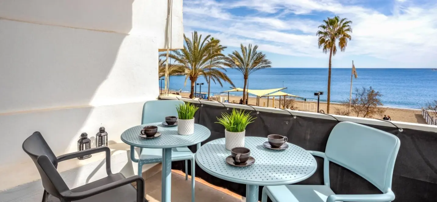 Sale of middle floor apartment in Fuengirola 1