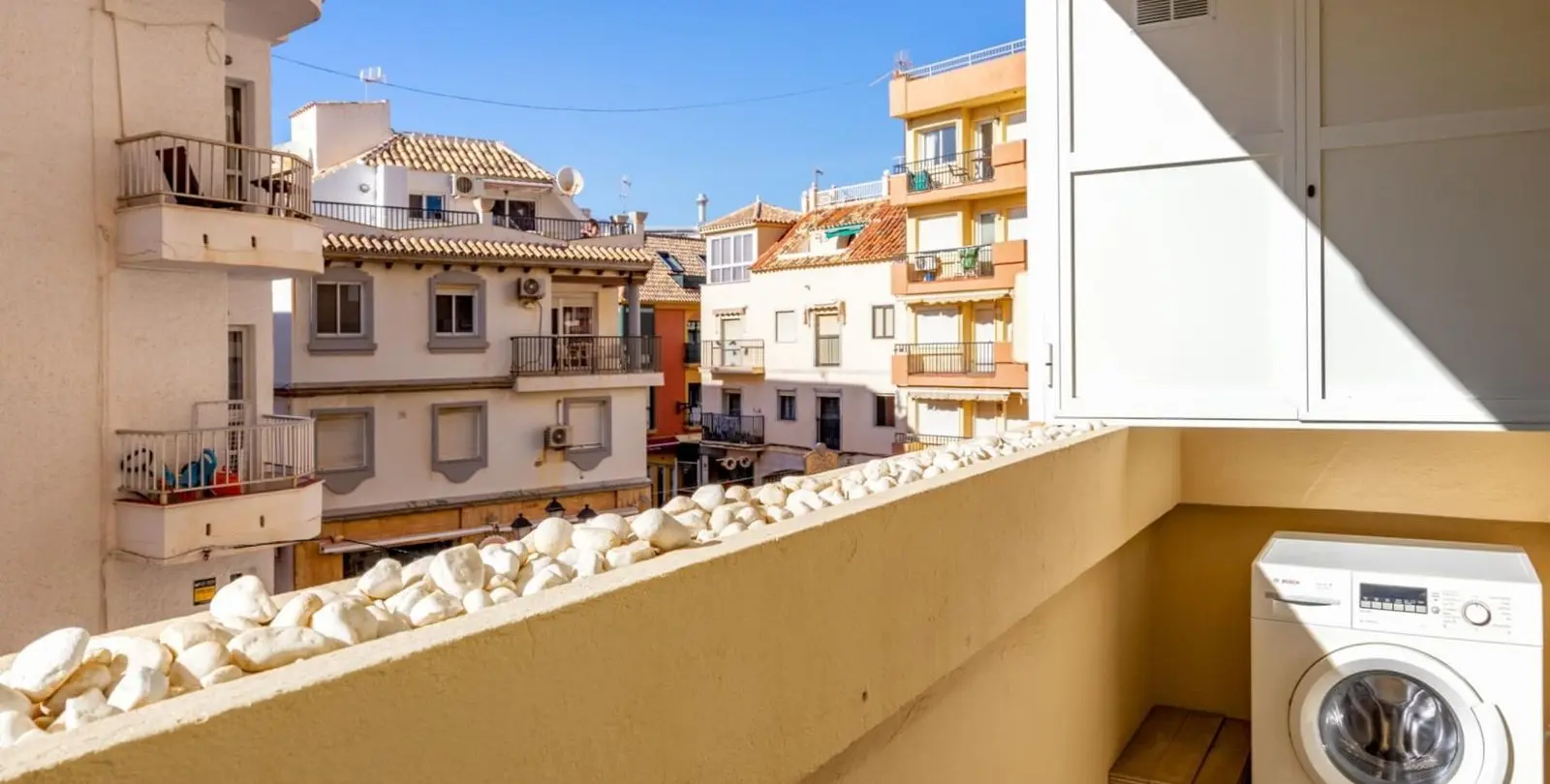 Sale of middle floor apartment in Fuengirola 18