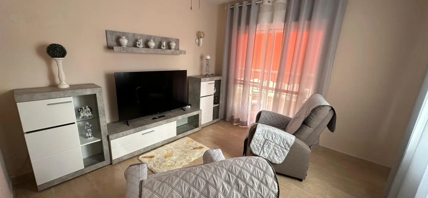 Продажа апартаментов на среднем этаже в Estepona 0