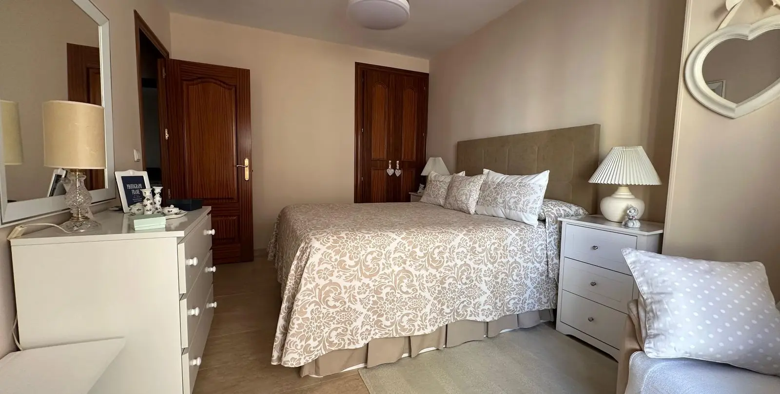 Sale of middle floor apartment in Estepona 15