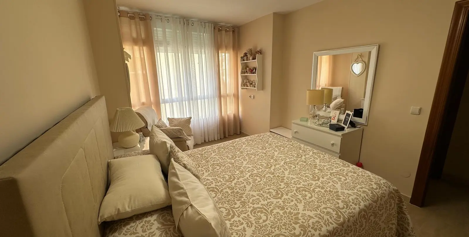 Sale of middle floor apartment in Estepona 22