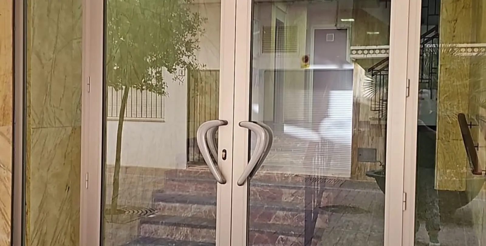 Sale of middle floor apartment in Estepona 24