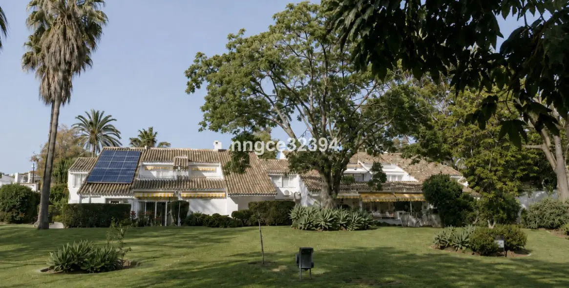 Sale of townhouse in Nueva Andalucía 5