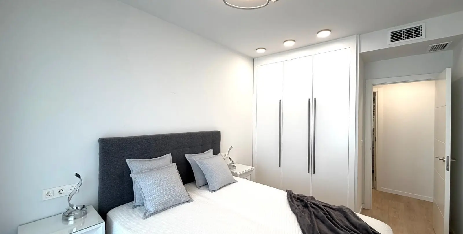 Sale of middle floor apartment in Nueva Andalucía 27