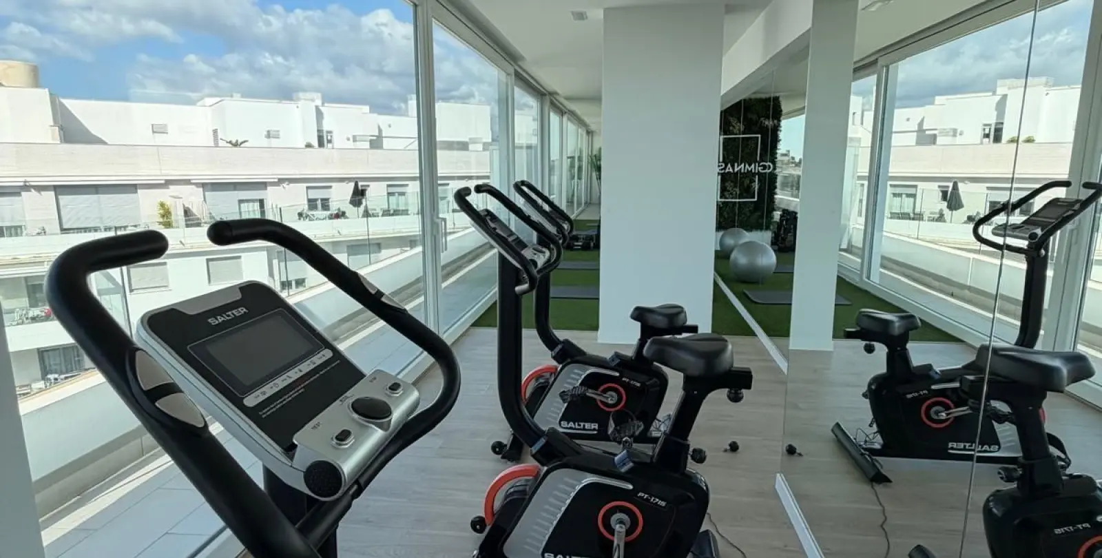 Sale of middle floor apartment in Nueva Andalucía 31