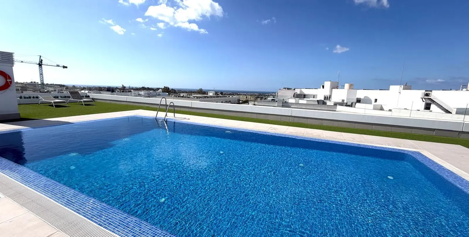 Sale of middle floor apartment in Nueva Andalucía 32