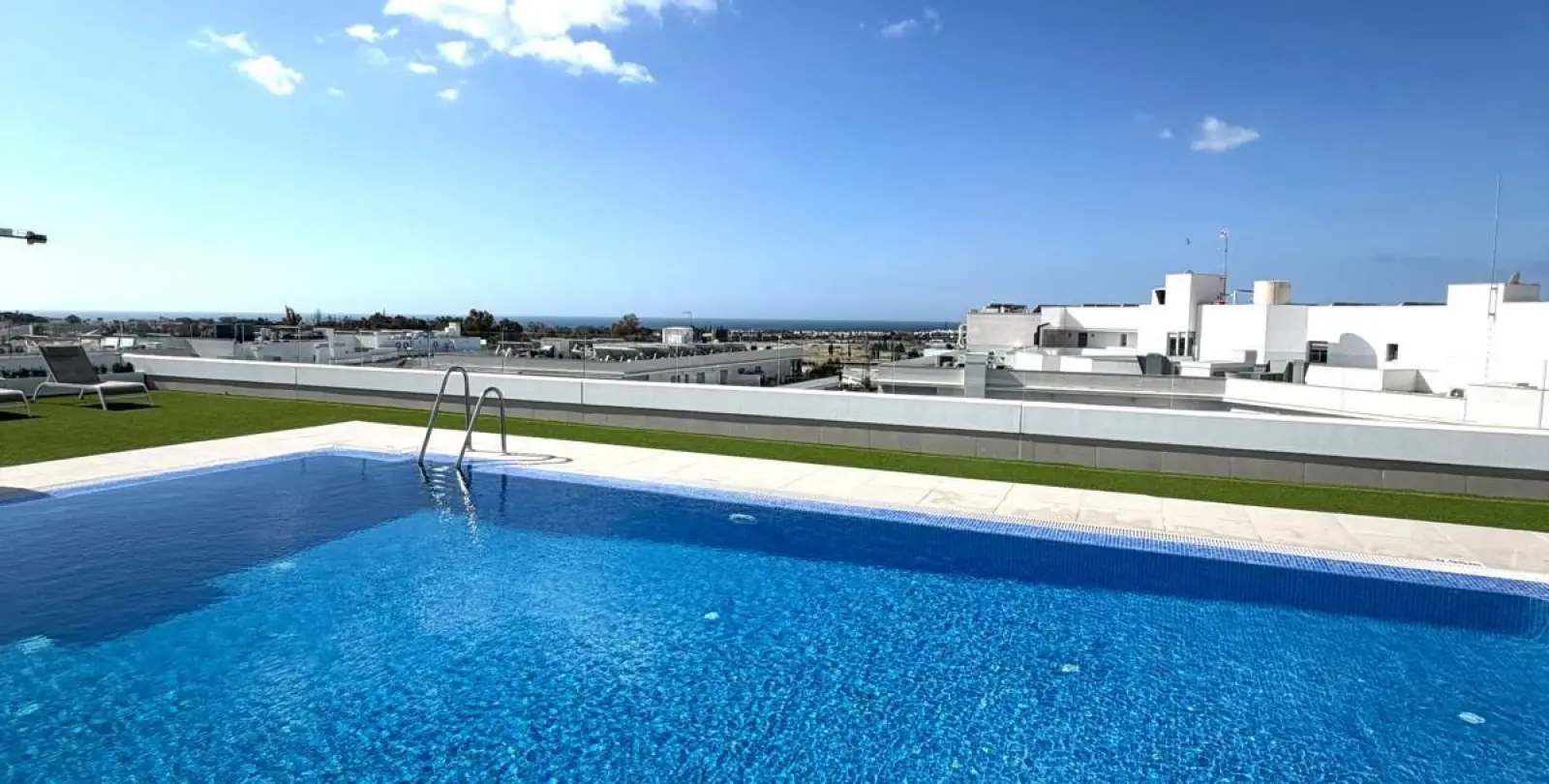 Sale of middle floor apartment in Nueva Andalucía 34