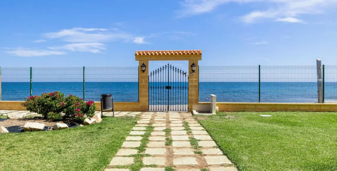 Sale of ground floor apartment in Riviera del Sol 13