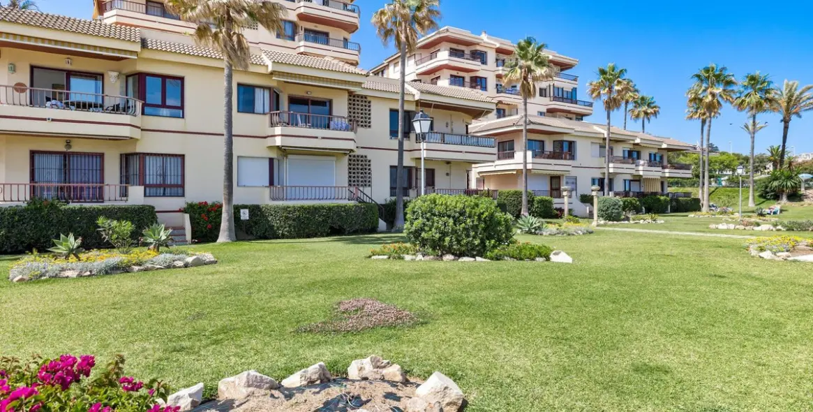 Sale of ground floor apartment in Riviera del Sol 35