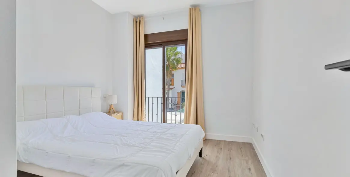 Sale of townhouse in Casares Playa 10