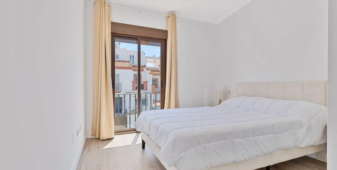 Sale of townhouse in Casares Playa 11