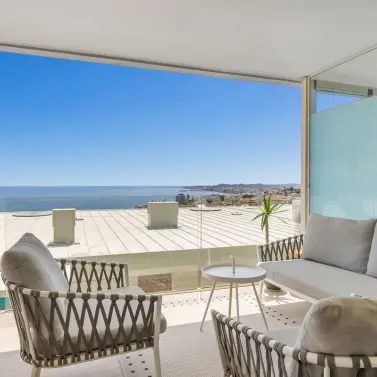 Sale of middle floor apartment in Fuengirola