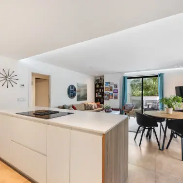 Sale of middle floor apartment in Puerto Banús