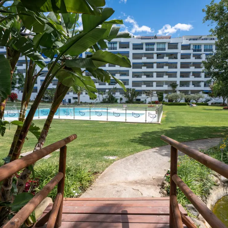 Продажа апартаментов на среднем этаже в Puerto Banús