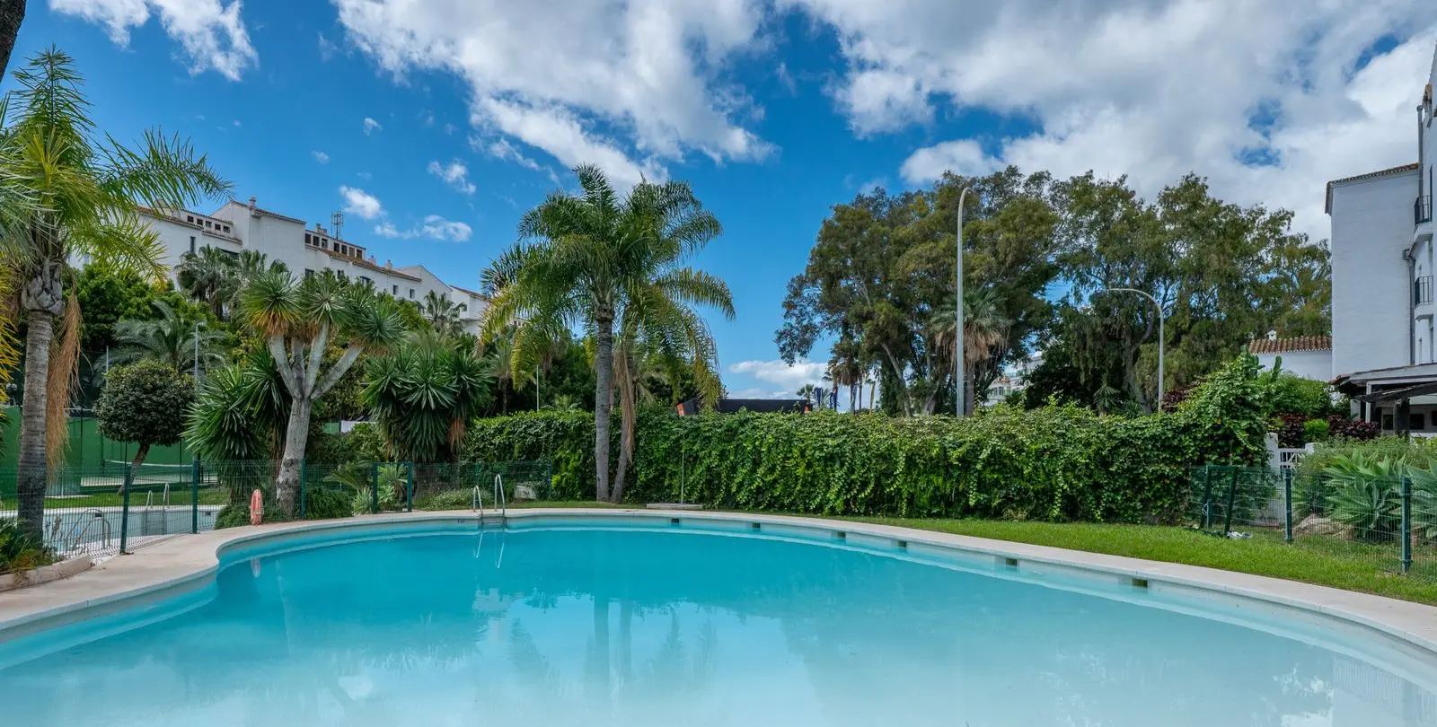 Продажа апартаментов на среднем этаже в Puerto Banús 8