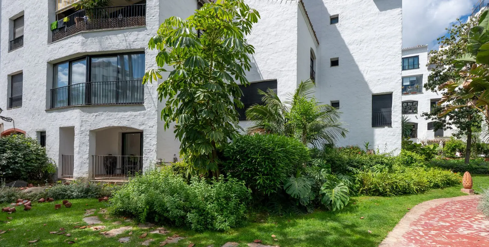 Продажа апартаментов на среднем этаже в Puerto Banús 26