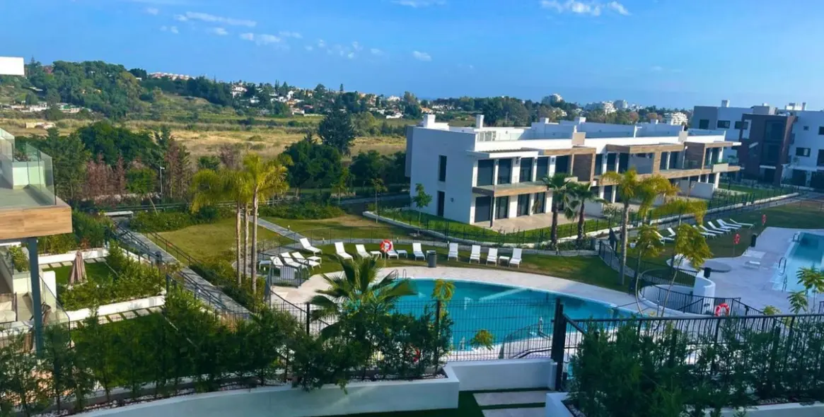Sale of middle floor apartment in Atalaya 13