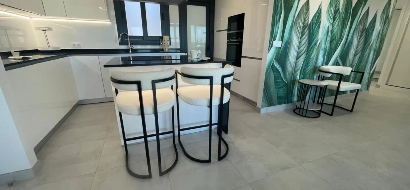 Venta de apartamento en planta media en Atalaya 0