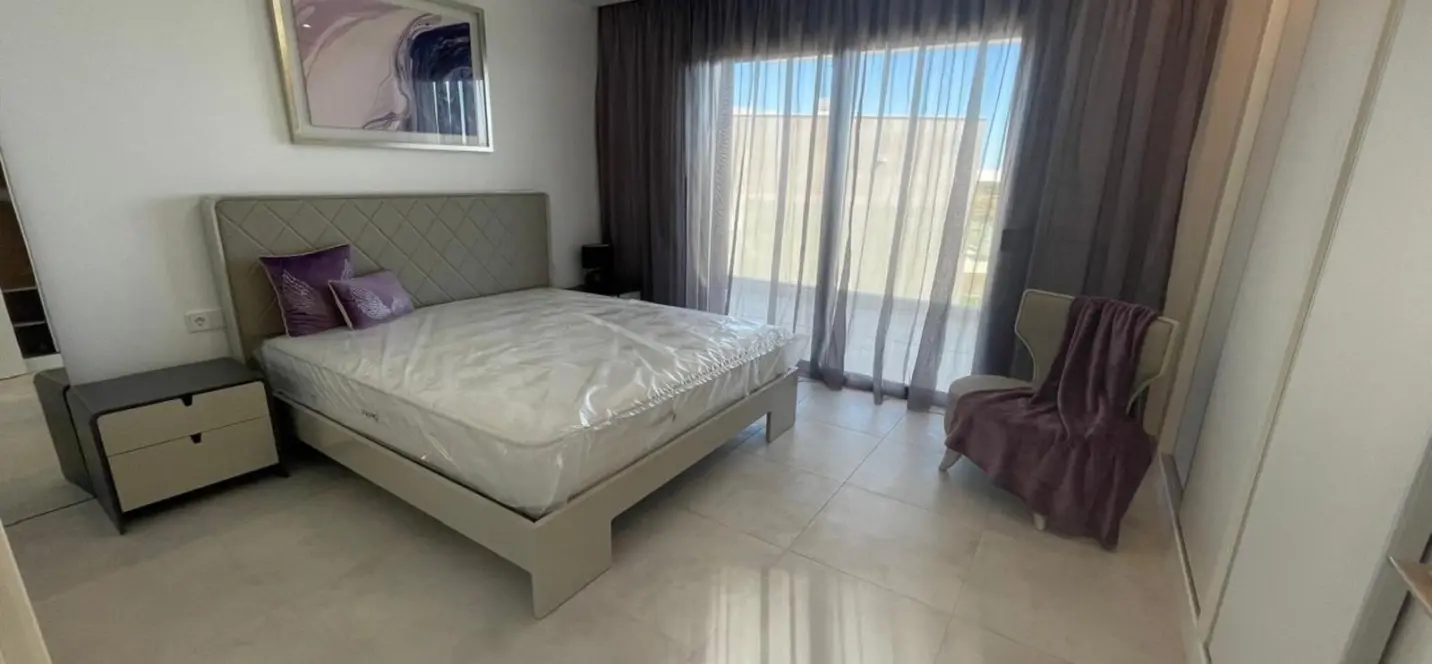 Venta de apartamento en planta media en Atalaya 2