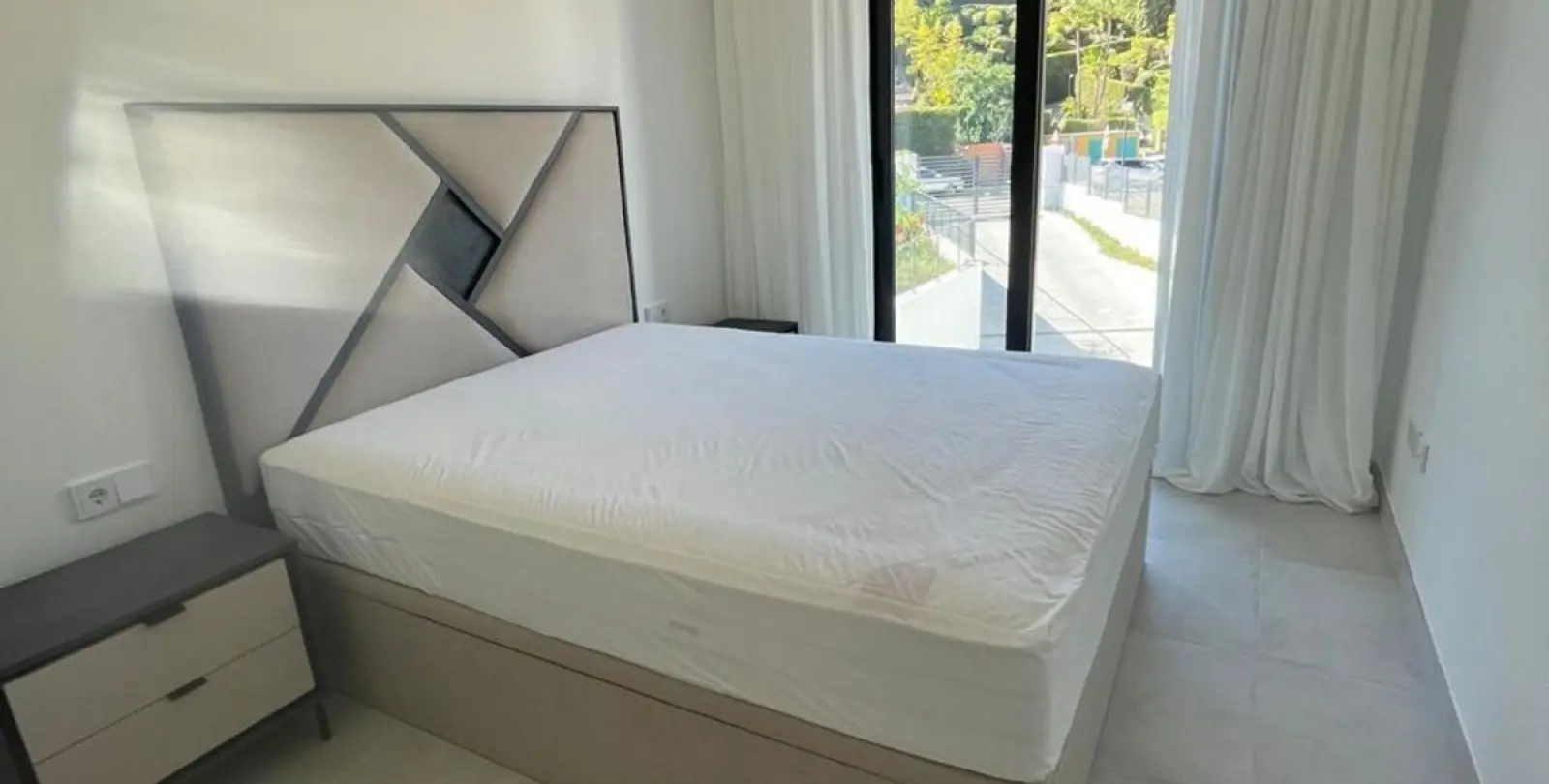 Sale of middle floor apartment in Atalaya 5