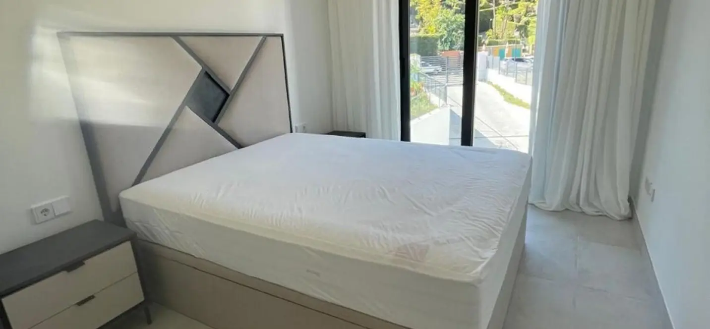 Venta de apartamento en planta media en Atalaya 4