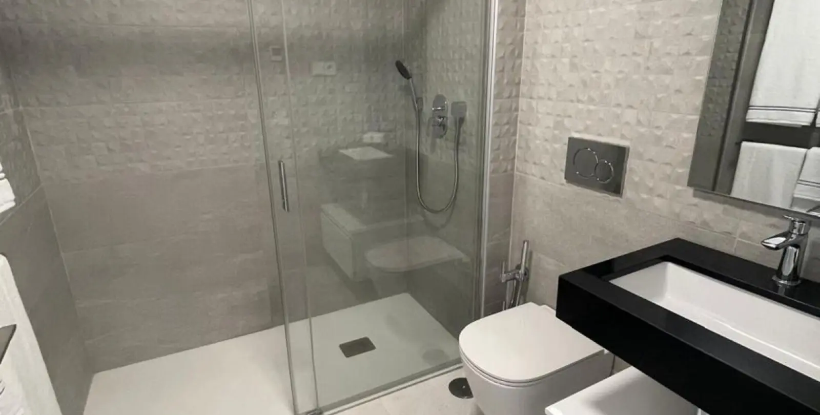 Sale of middle floor apartment in Atalaya 7