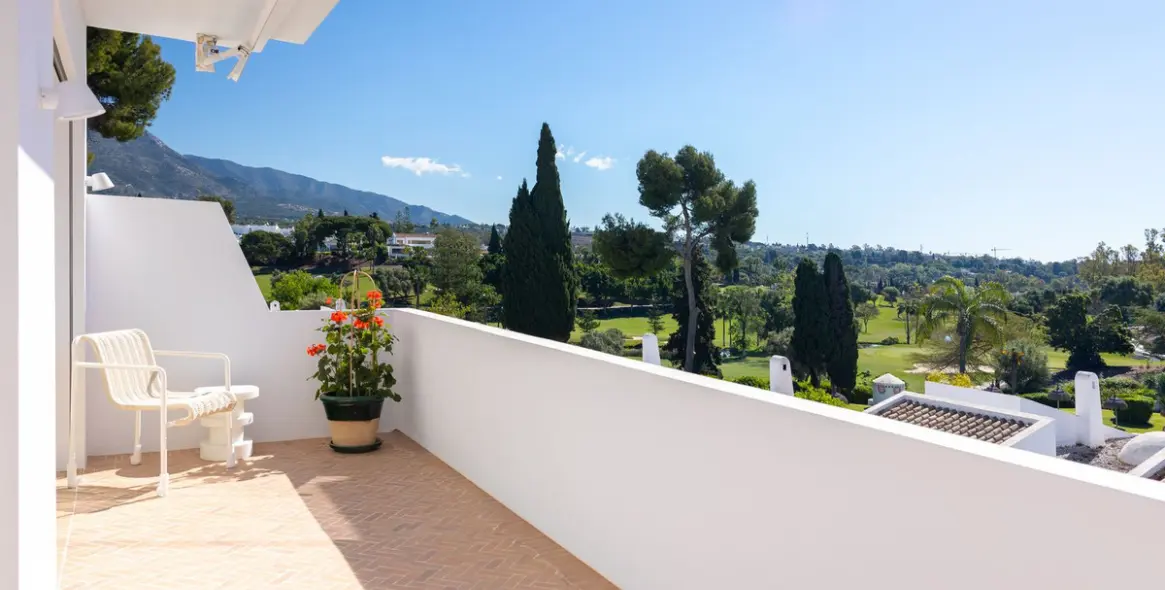 Sale of penthouse duplex in Nueva Andalucía 7