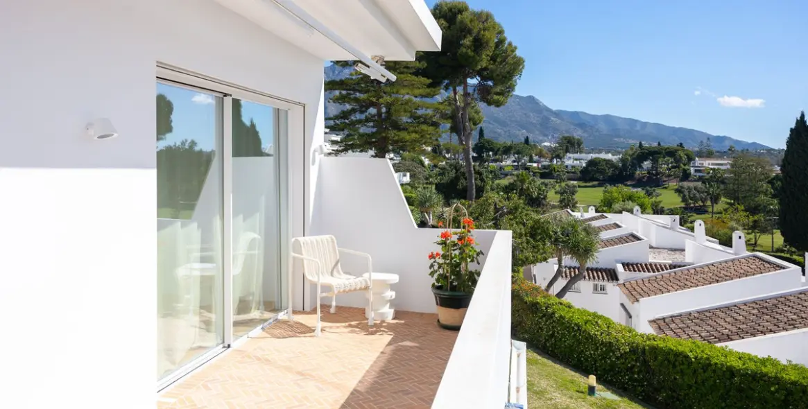 Sale of penthouse duplex in Nueva Andalucía 8