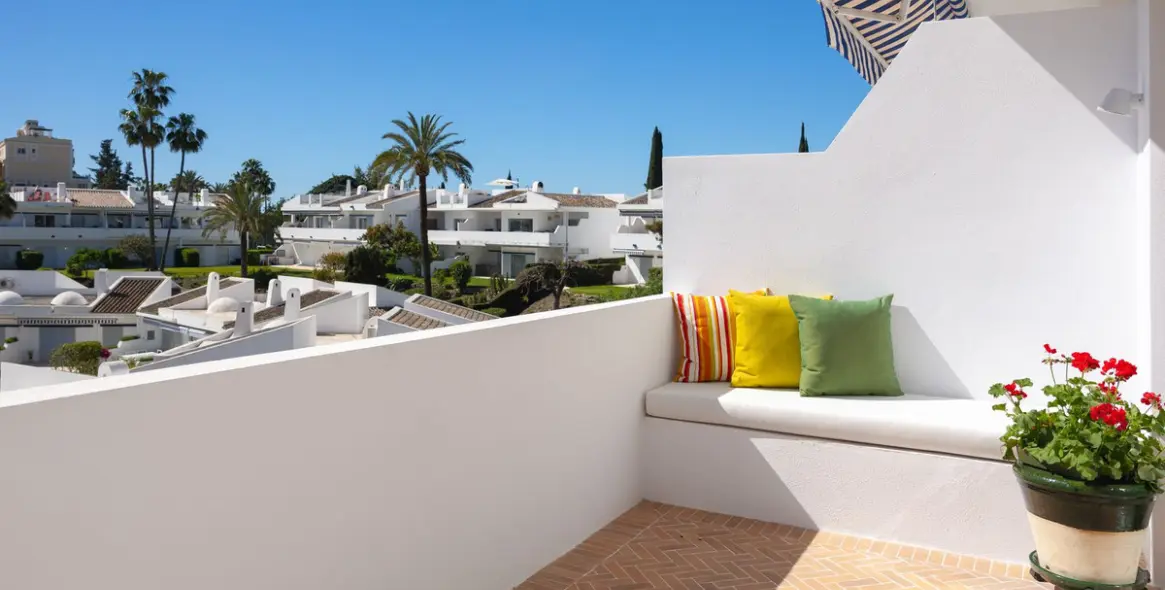 Sale of penthouse duplex in Nueva Andalucía 11