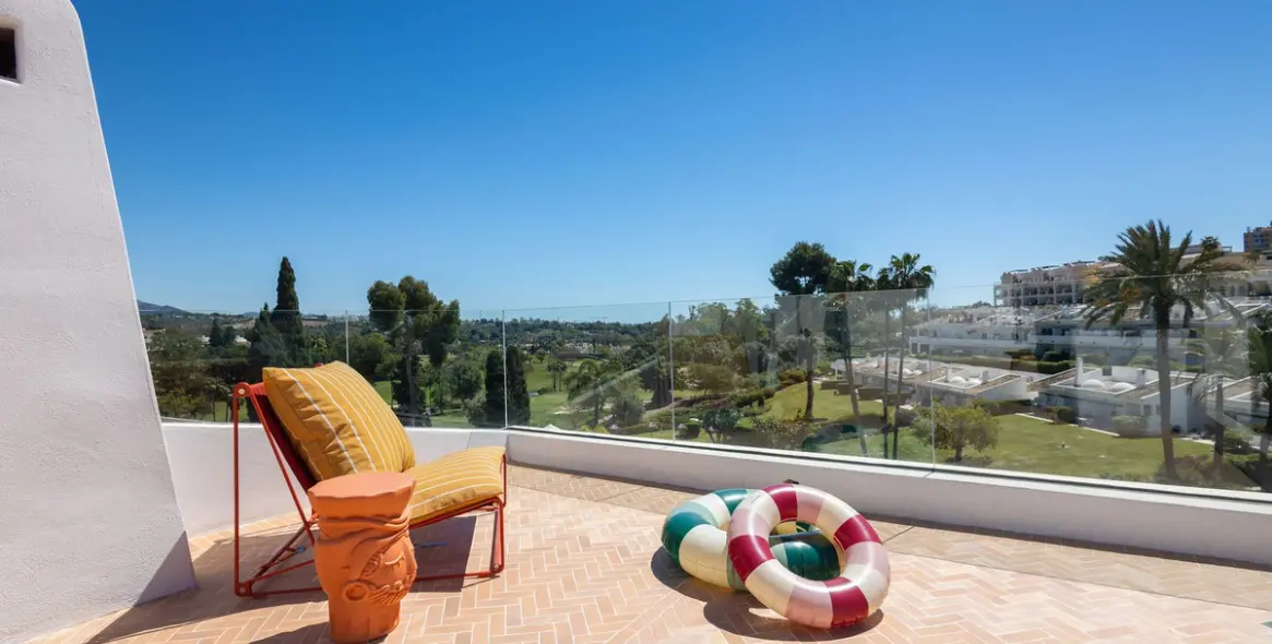 Sale of penthouse duplex in Nueva Andalucía 35