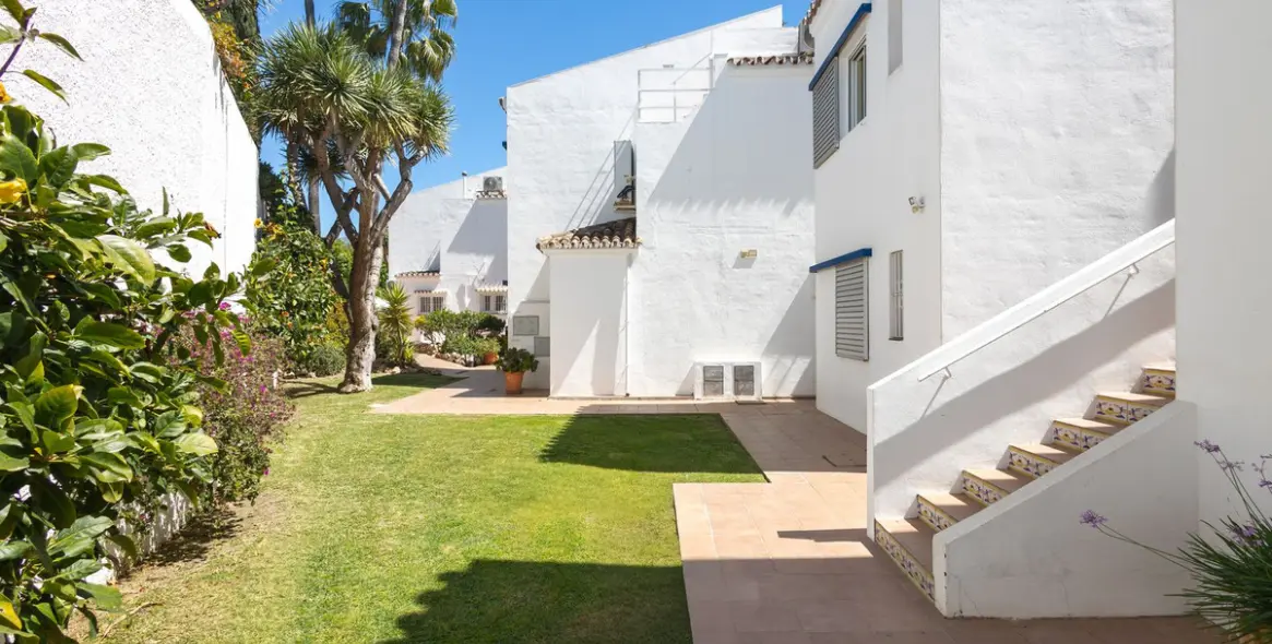 Sale of penthouse duplex in Nueva Andalucía 63
