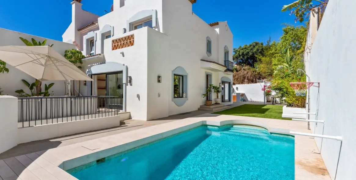 Sale of semi-detached house in Marbella 1