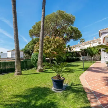 Sale of detached villa in Estepona