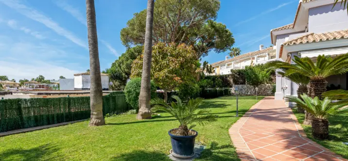 Sale of detached villa in Estepona 4