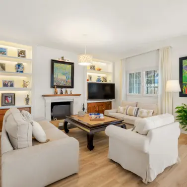 Sale of detached villa in Estepona