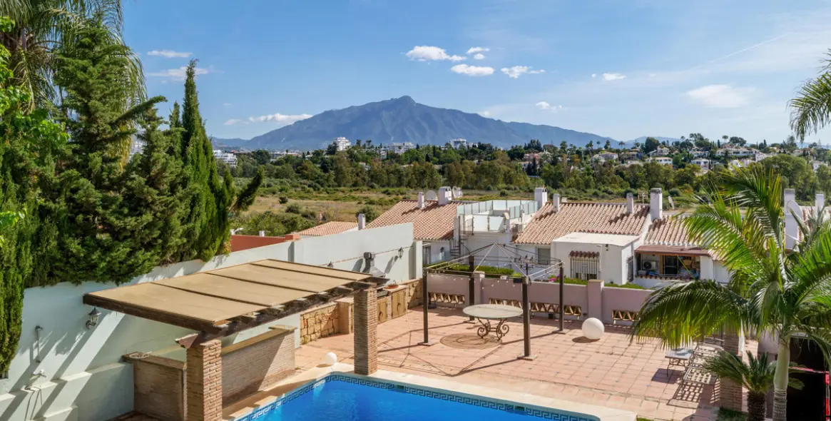 Sale of detached villa in Estepona 31